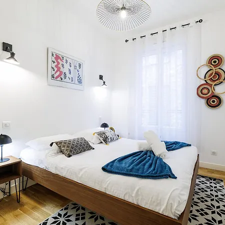 Chic & Cozy 2 Bdr Heart Of The Old Town * Nice