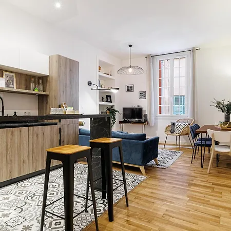 Chic & Cozy 2 Bdr Heart Of The Old Town Apartment *
